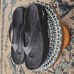 Hoka One One Flip Flops Black Women’s Sz 8